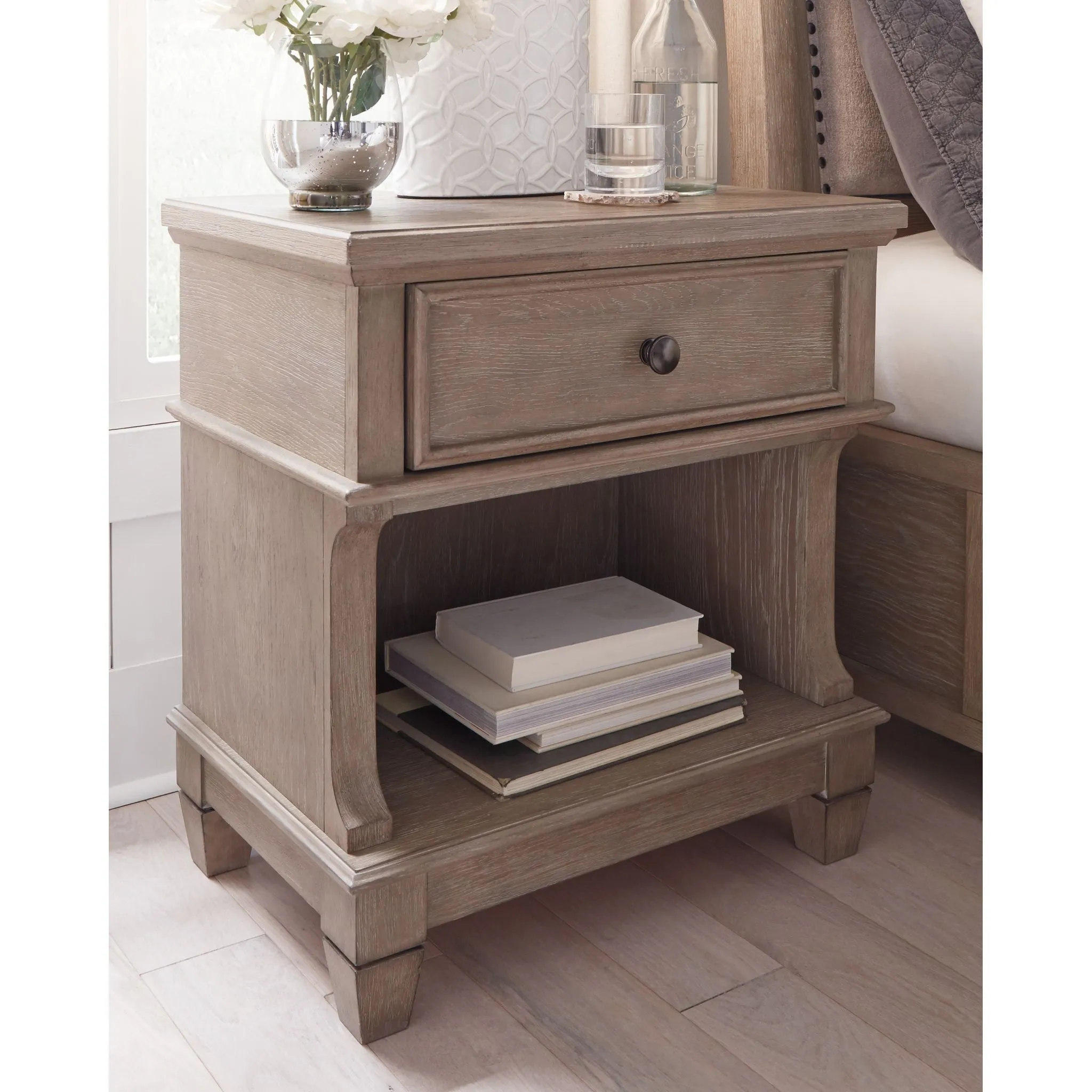 Challene - EXCLUSIVE One Drawer Nightstand