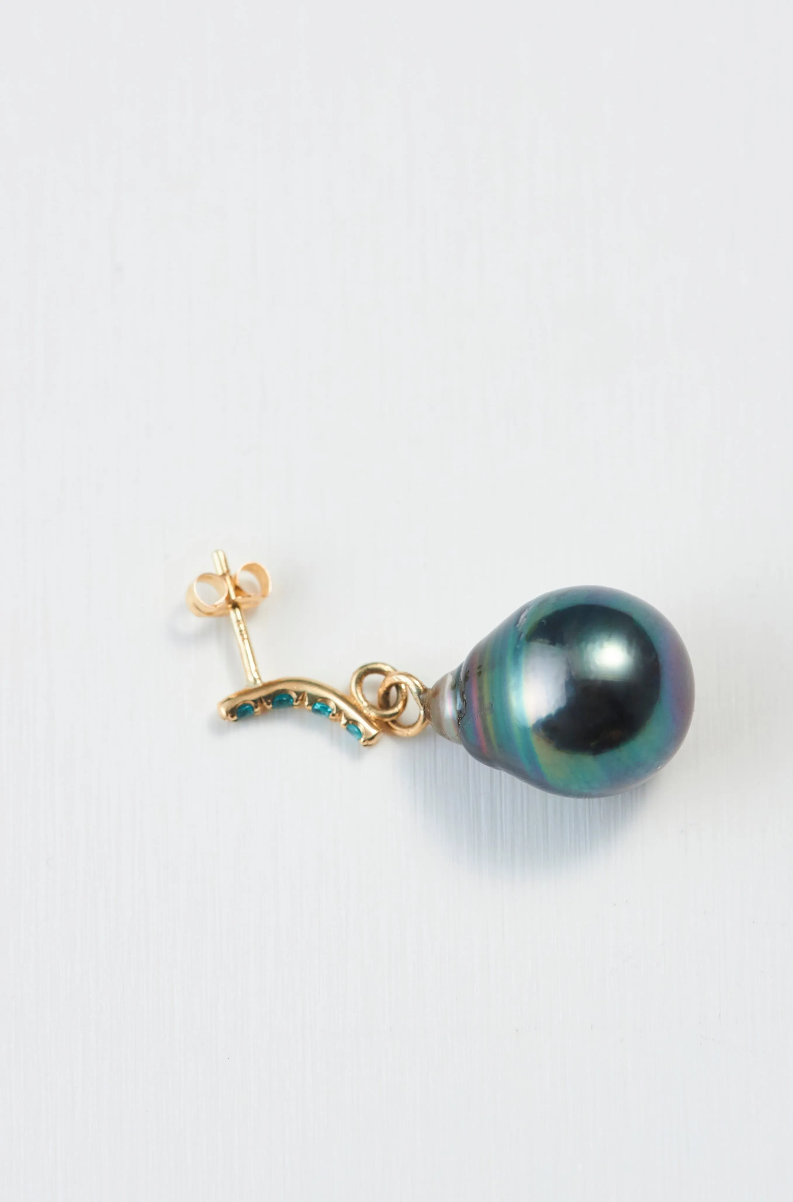 Four emeralds and Tahitian pearl Single Earring