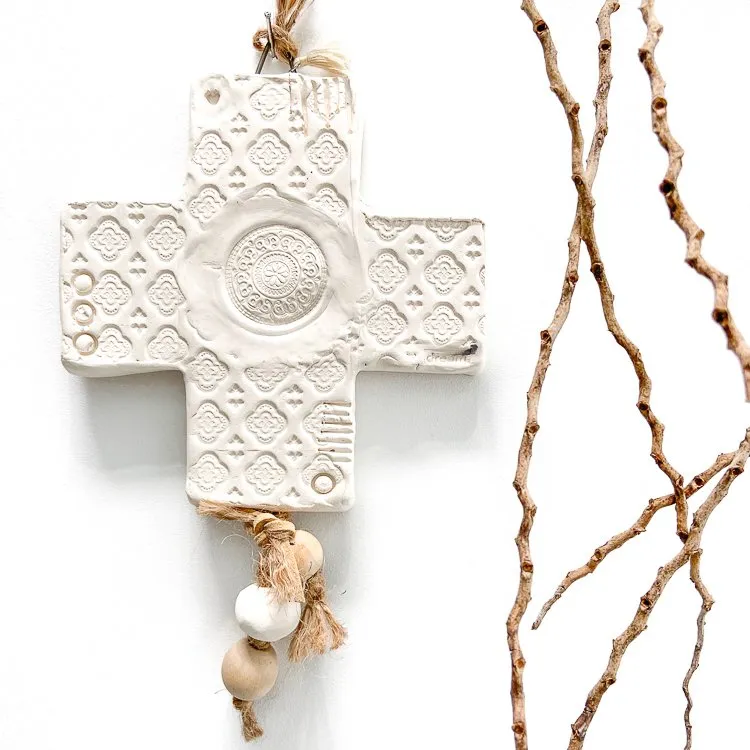 Handmade Ceramic Cross Estilo medium matte white