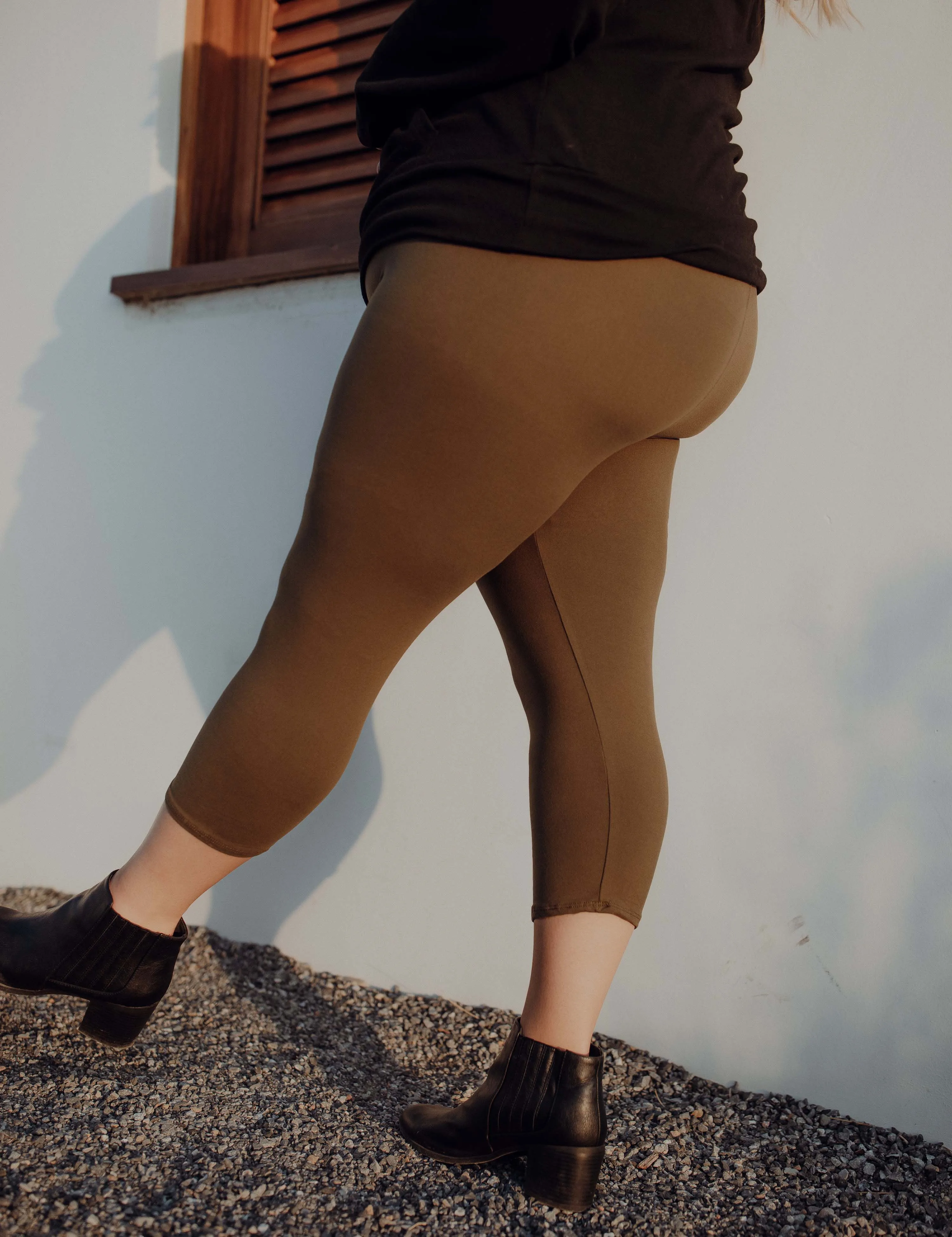 SA Exclusive Dark Olive Capri Leggings