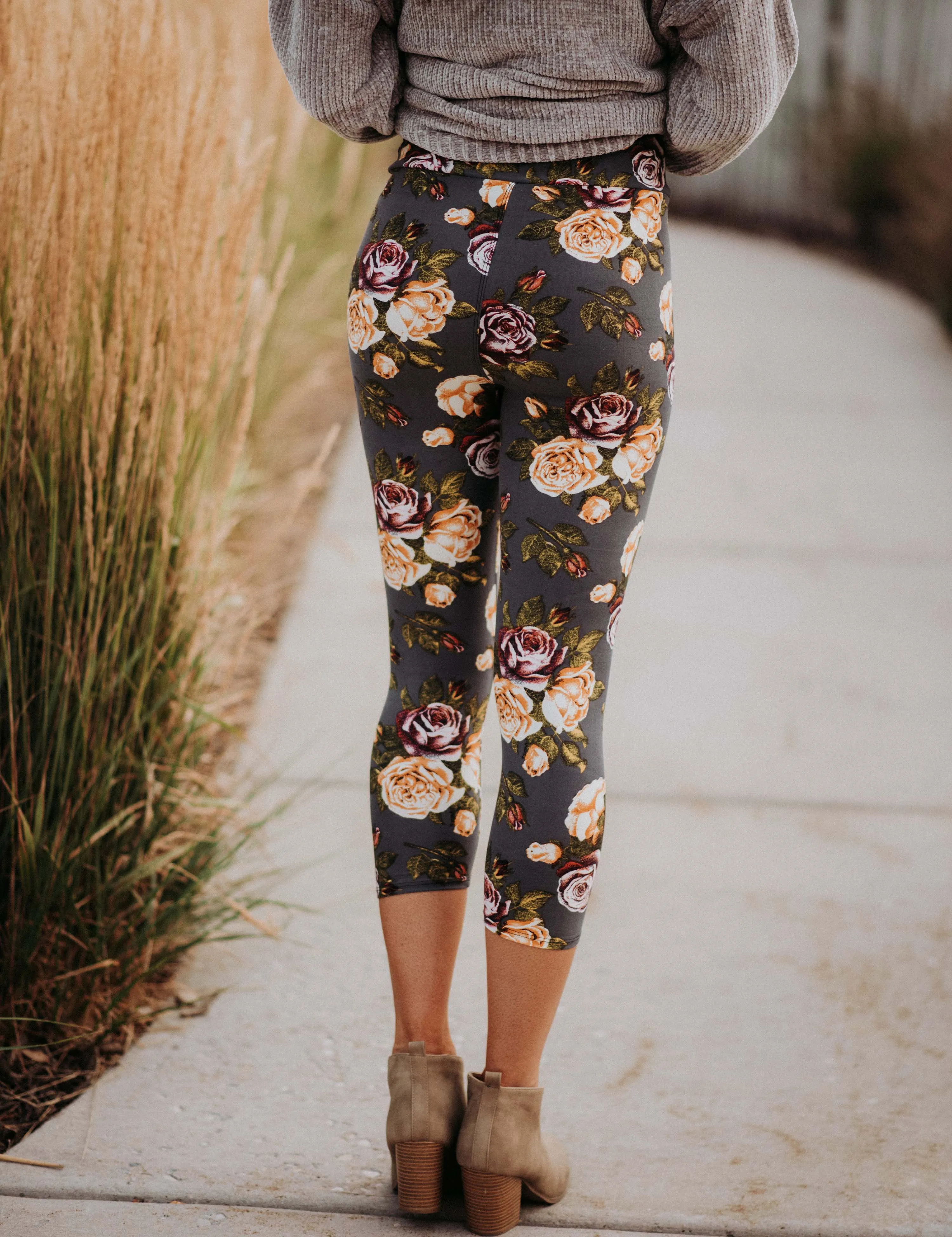 SA Exclusive Floral Fling Capri Leggings