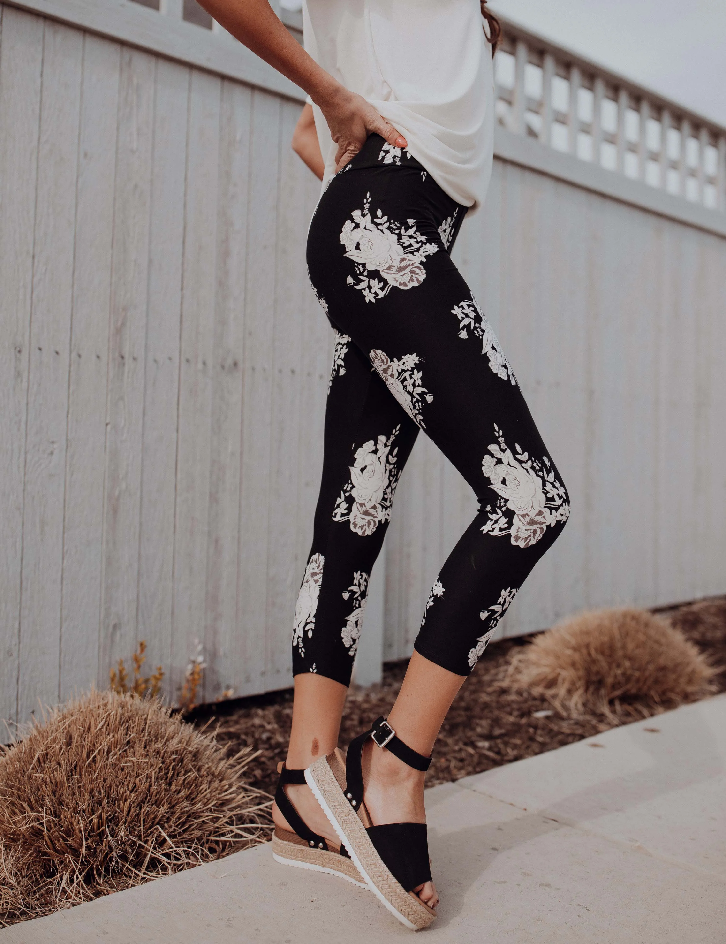 SA Exclusive Mod Floral Capri Leggings