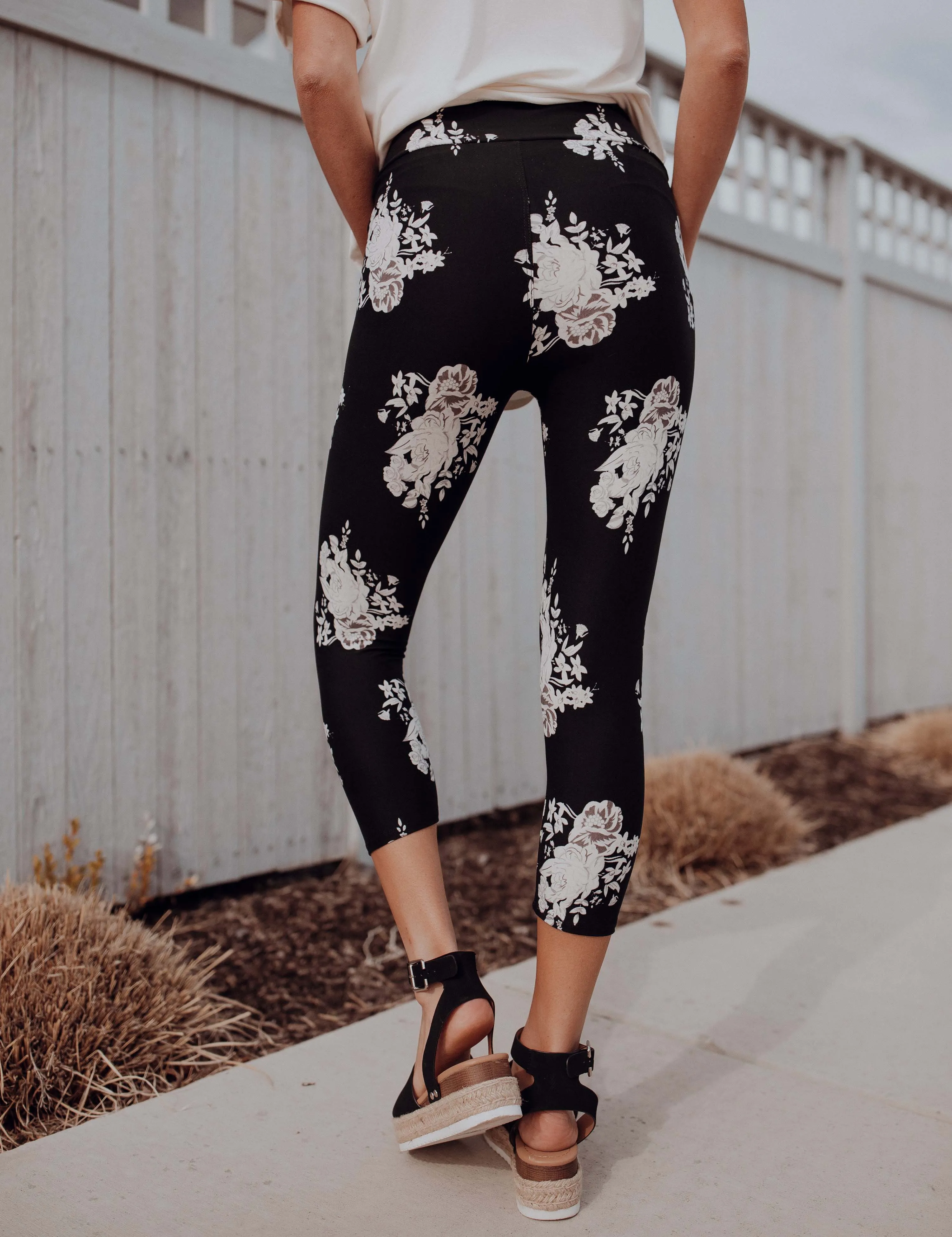 SA Exclusive Mod Floral Capri Leggings